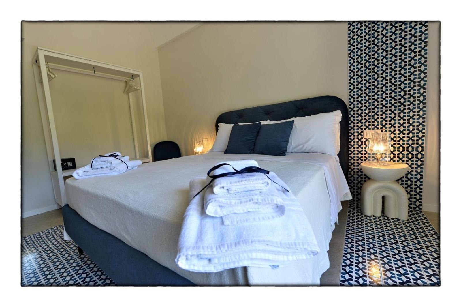 Deluxe King Room,1596309196:JPEG